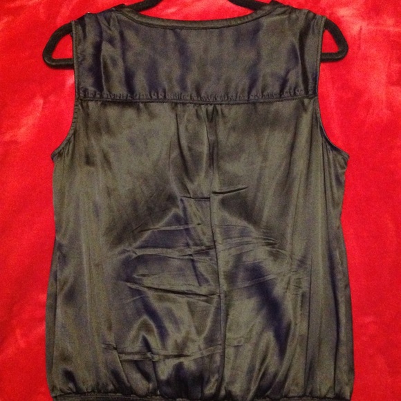 Top - Picture 2 of 2